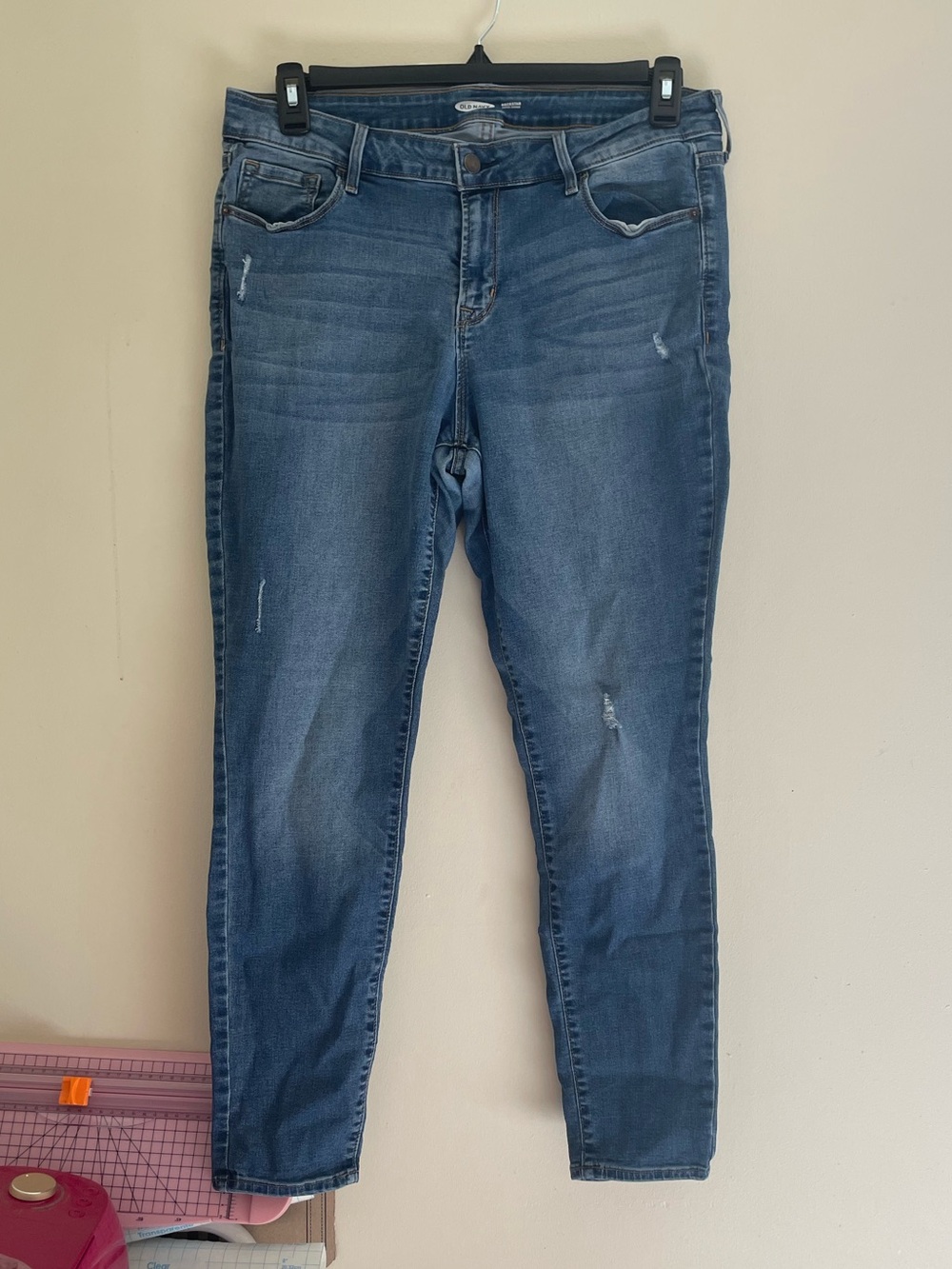 Old Navy Women's Skinny Jeans in Medium Blue Wash